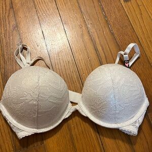 NWT Victorias Secret Bombshell Bra - 32C